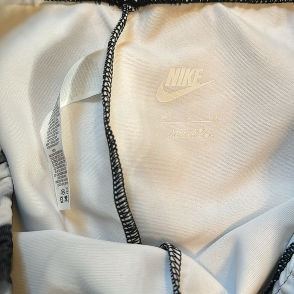 Nike Leggings - Picture 3 of 3